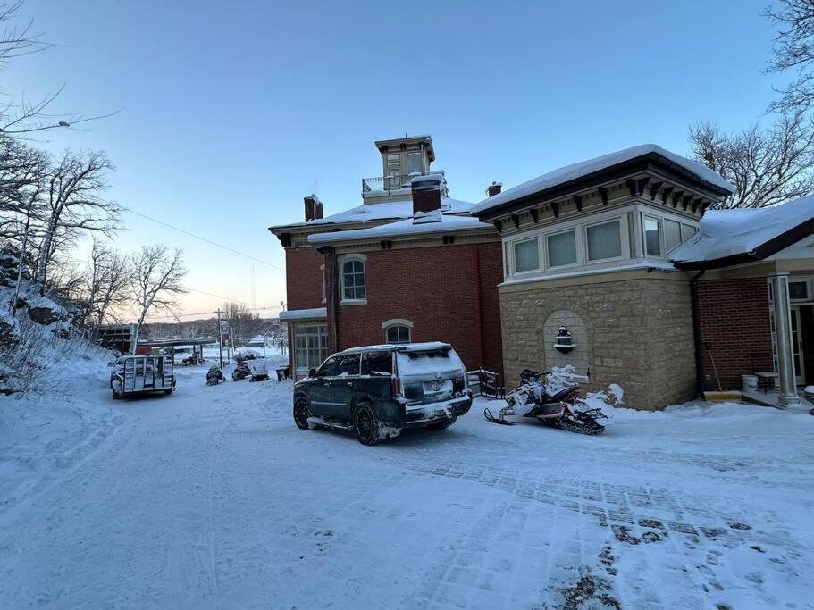 Merry Mansion East Dubuque Eksteriør billede