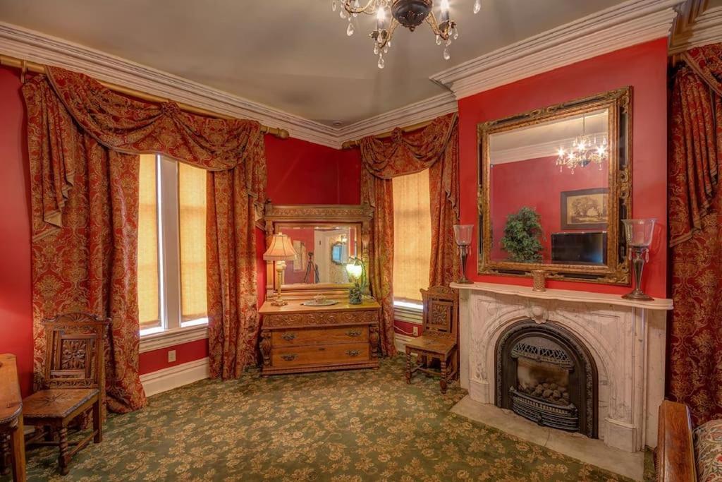 Merry Mansion East Dubuque Eksteriør billede