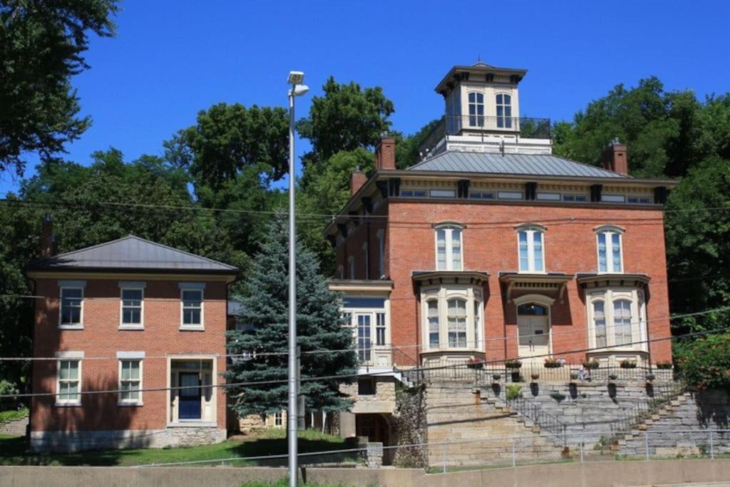 Merry Mansion East Dubuque Eksteriør billede